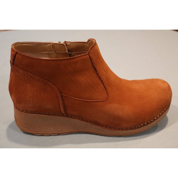 Dansko Womens Charlene Nubuck Ankle Boot - Picture 2 of 8